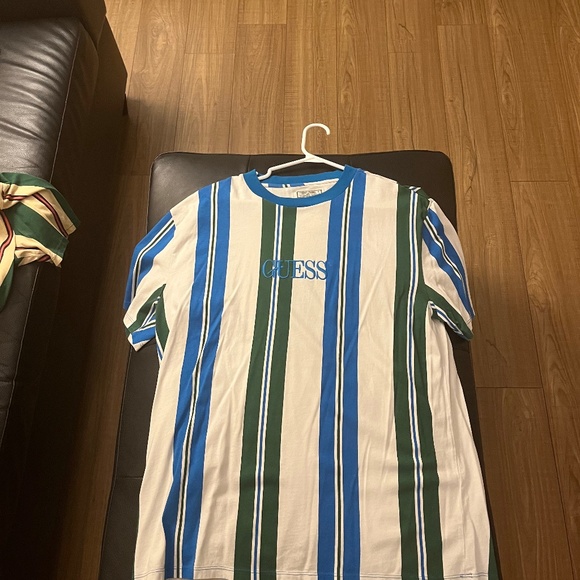 ChatGPT ChatGPT "Guess Medium Sweater - Gently Worn and Fashion-Forward, Ready - Picture 2 of 2